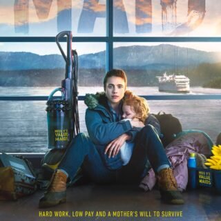 “Sé lo que hiciste. Sé que tengo TEPT* por eso. Y sé que nunca jamás volverás a controlarme”.

* Trastorno por estrés postraumático

¿𝐐𝐮𝐞́ 𝐭𝐫𝐚𝐞́𝐢𝐬 𝐡𝐨𝐲? 🧺 “La asistenta”, una miniserie dirigida por Molly Smith Metzler basada en la autobiografía de Stephanie Land. 

¿𝐃𝐞 𝐪𝐮𝐞́ 𝐭𝐫𝐚𝐭𝐚? La historia se centra en la lucha por salir adelante de 👩🏻 Alex, una joven de clase trabajadora víctima de violencia machista, y su 👩‍👧 pequeña hija Maddy. 

¿𝗤𝘂𝗶𝗲́𝗻 𝗲𝘀 la 𝗽𝗿𝗼𝘁𝗮? Alex. Es independiente, optimista y valiente, pero su pareja, Sean, ha tejido una 🕸️ tela de araña en torno a ella difícil de percibir y deshacer. Tampoco ayudan familiares y amistades, 👍 que normalizan la situación y respaldan al agresor. Y una vez ha escapado, se encuentra un sistema roto que apenas provee apoyo: 💸 falta de recursos económicos, escasas oportunidades laborales y unos servicios sociales infradotados.

¿𝐀 𝐪𝐮𝐢𝐞́𝐧 𝐥𝐞 𝐩𝐮𝐞𝐝𝐞 𝐠𝐮𝐬𝐭𝐚𝐫? Si quieres sensibilizarte contra la 🟣 violencia de género, pero también sobre la pobreza, desigualdades e indefensión que genera el 💲 sistema económico capitalista. Así, vemos a Alex eligiendo entre gastar sus últimos 20 dólares en comida o en productos de limpieza para seguir trabajando. O residiendo en una vivienda social con tanta humedad y moho que 🩺 Maddy acaba enfermando. O no pudiendo arreglar 🚙 el coche que necesita para ir a su empleo. 

¿𝐀𝐥𝐠𝐨 𝐜𝐨𝐧 𝐪𝐮𝐞 𝐪𝐮𝐞𝐝𝐚𝐫𝐧𝐨𝐬? La violencia machista abarca mucho más que la violencia física. Otros abusos, como el psicológico, el emocional o el verbal, las 💥 amenazas o el control financiero, representan también tácticas usadas por el maltratador para someter a su pareja que pueden provocar a la larga el 😓 mismo sufrimiento o más. 
.
.
.
#ViolenciaMachista #ViolenciasMachistas #ViolenciaDeGénero #NiUnaMenos #VivasNosQueremos #Machismo #machismomata #stopmachismo #machismoestructural #Feminismo #Feminismos #Feminista #Feministas #FeminismoEsIgualdad